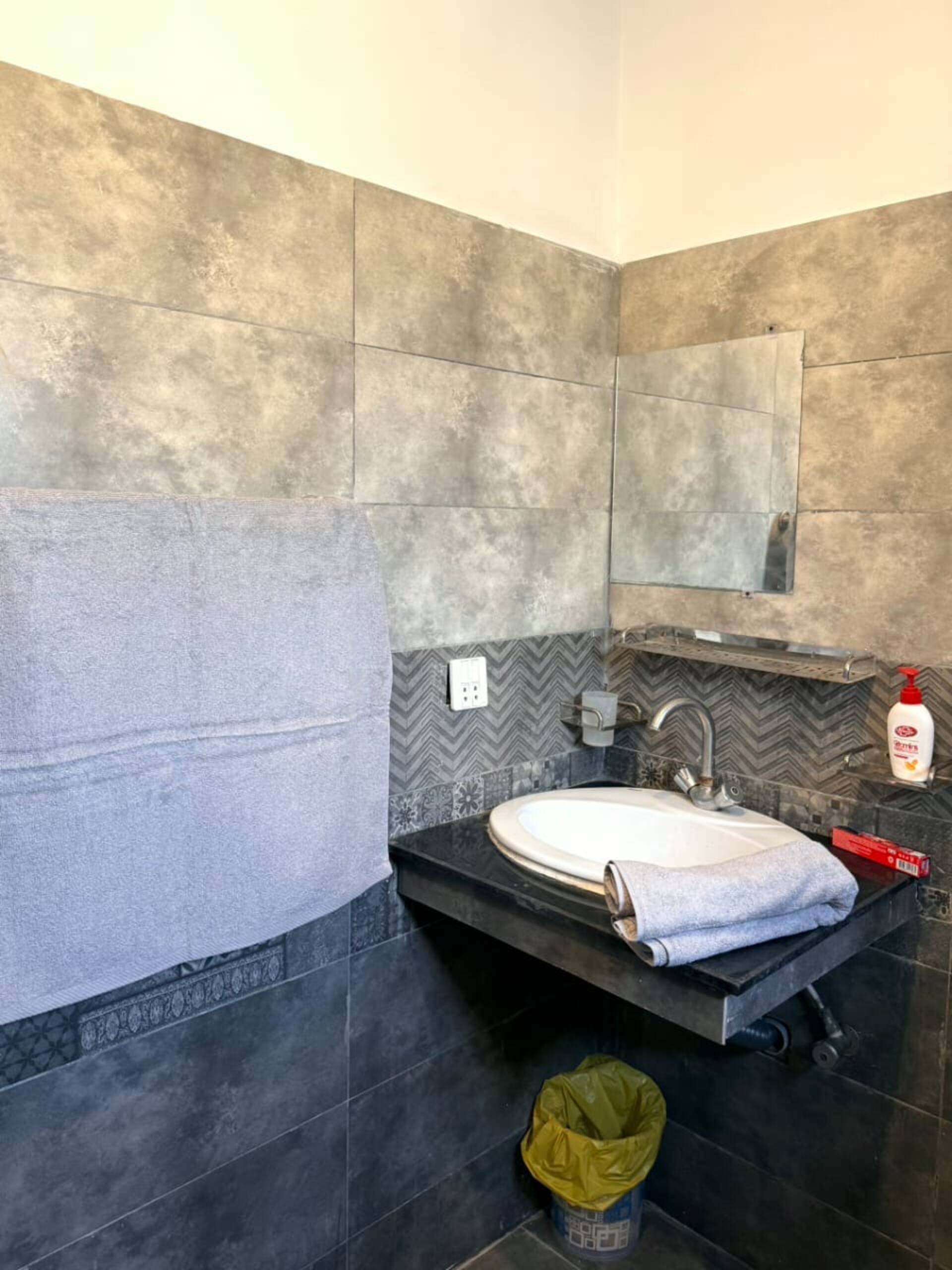Washbasin and mirror in the bathroom of The Amber Haven, the Aangan one-bedroom apartment facing Grand Jamia Mosque in Bahria Town Lahore