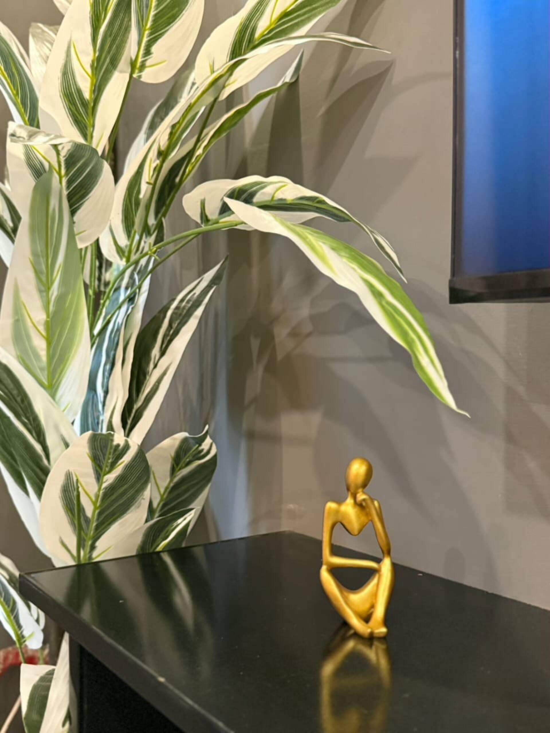 Kitchen counter detail with a decorative ornament in The Amber Haven, the Aangan one-bedroom apartment facing Grand Jamia Mosque in Bahria Town Lahore