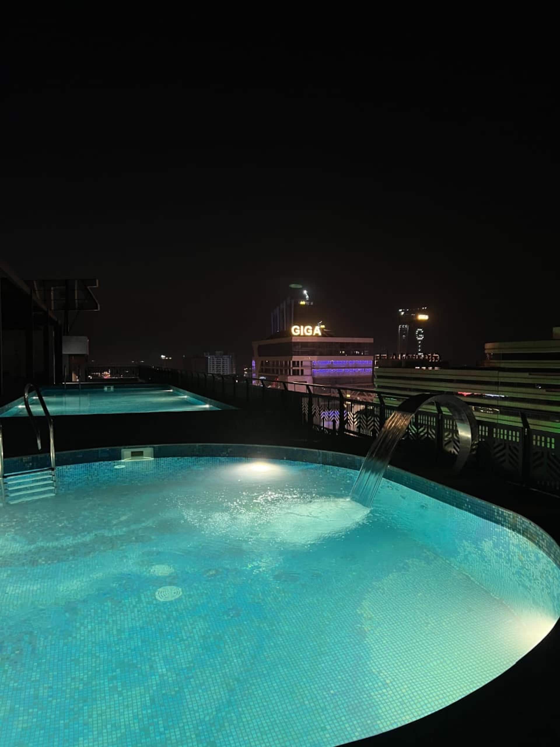 Outdoor pool terrace at the Zeta Mall building in Islamabad